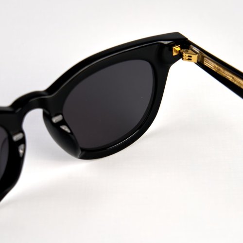 E1122/BLACK