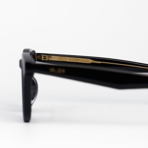 E1122/BLACK